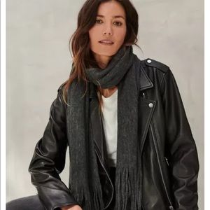 NWT! Lucky Brand grey scarf